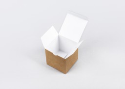 https://thebagnboxman-static.myshopblocks.com/images/import/flat-folding-gift-carton-95x95x95mm-NB3330_open.jpg