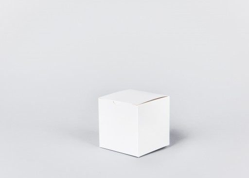 https://thebagnboxman-static.myshopblocks.com/images/import/white-flat-folding-gift-carton-95x95x95mm-MUC3330.jpg