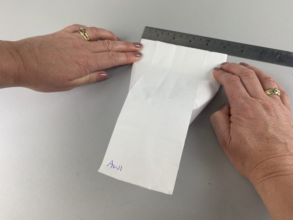 Measuring the opening of a bag