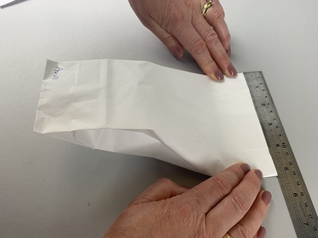 Measuring the opening of a bag